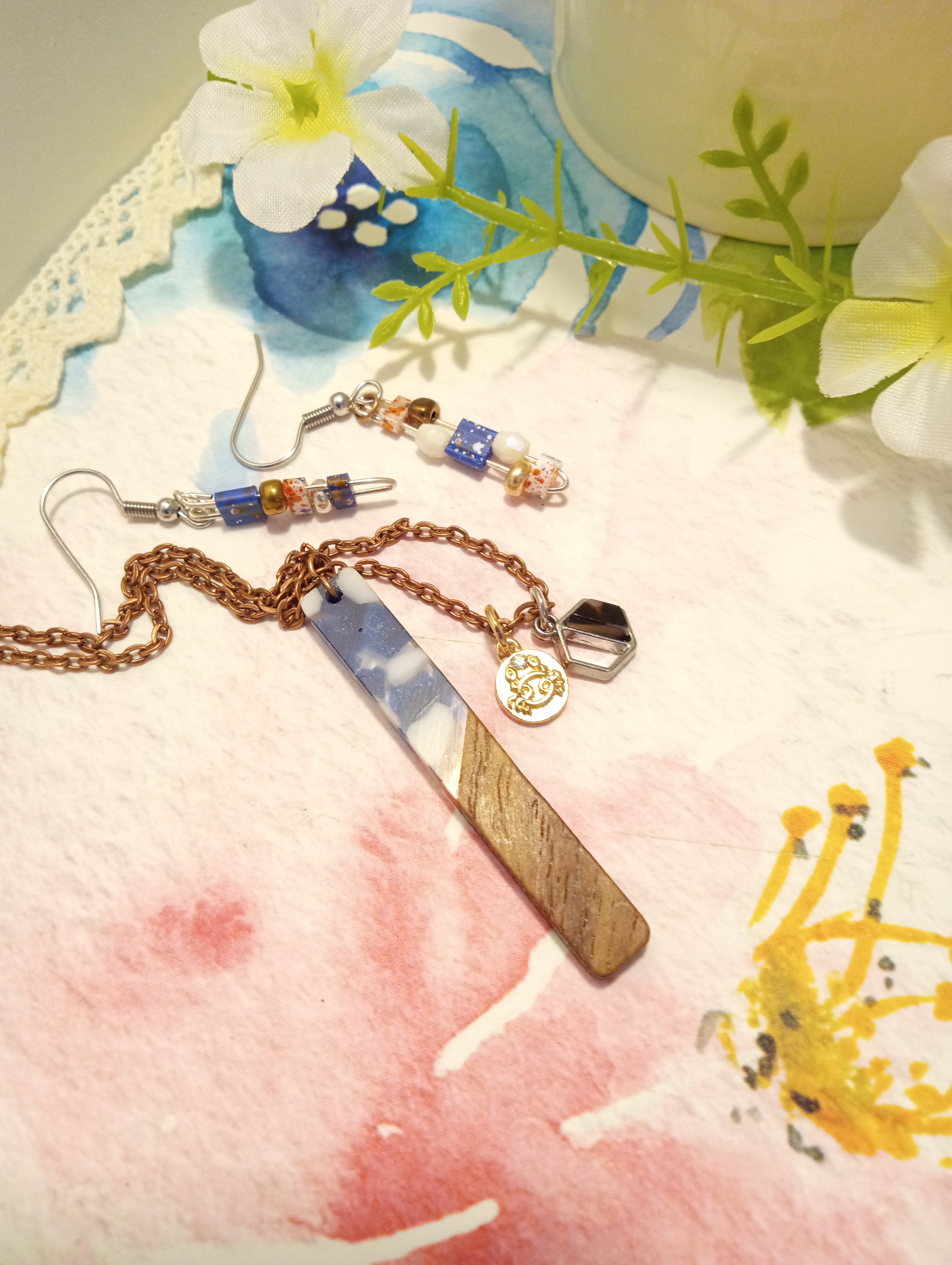 Resin pendant charm necklace 19"/Tila and metallic beaded drop earrings (blue/white)