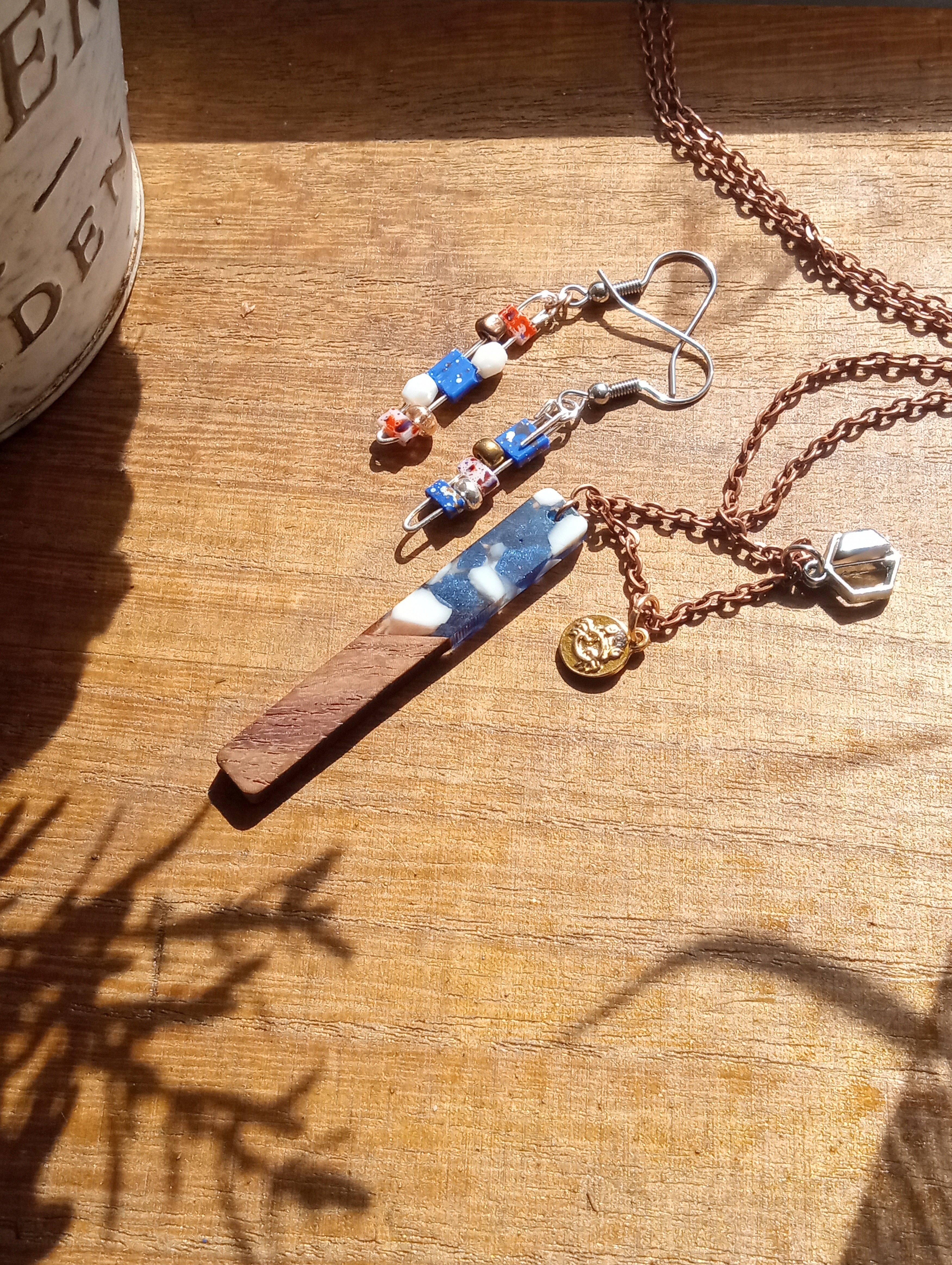 Resin pendant charm necklace 19"/Tila and metallic beaded drop earrings (blue/white)