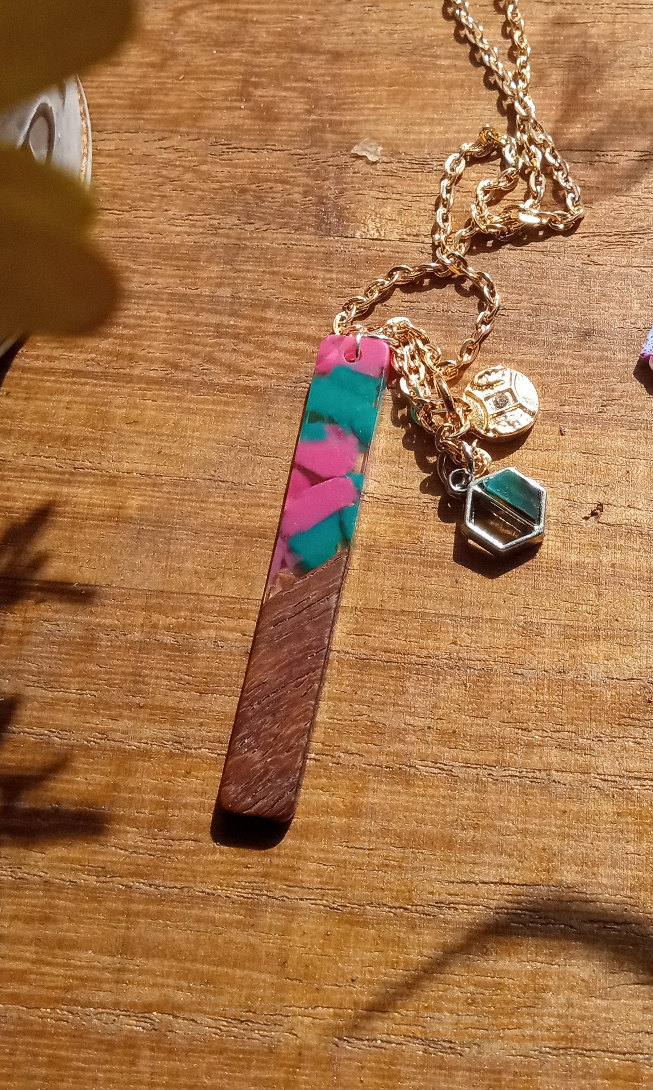 Resin & Walnut Pendant Charm Necklace 19"(pink/green)